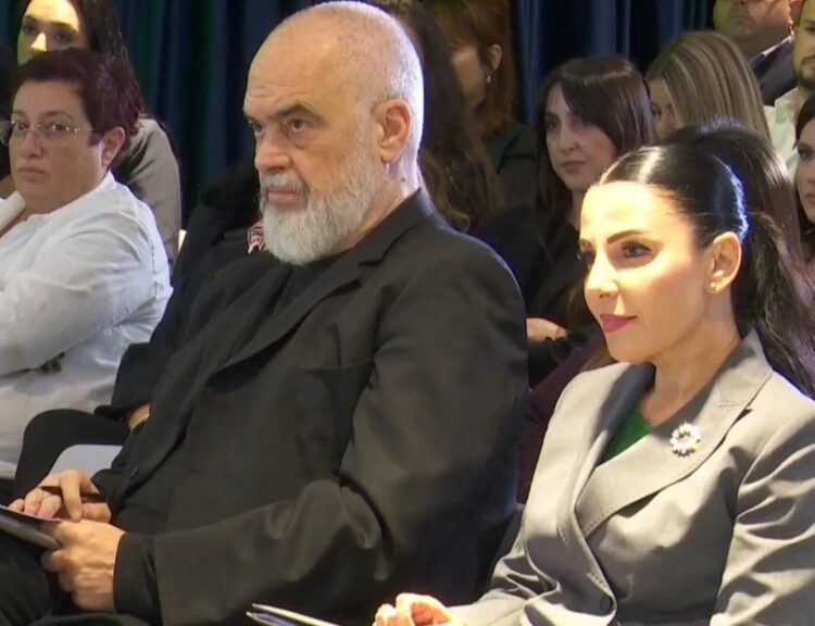 E pandehur për miliona euro abuzime, Balluku vazhdon të prezantojë projekte të reja përkrah Ramës