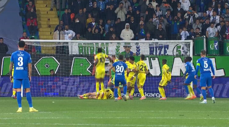 (VIDEO) Qazim Laçi i shënon eurogol portierit të Brazilit dhe merr karton të kuq ndaj Fenerbahces