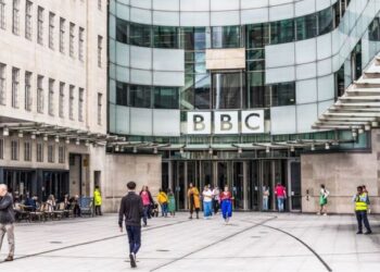 Dorëhiqet anëtari i bordit drejtues të BBC/ Shkak, probleme të qeverisjes së korporatës