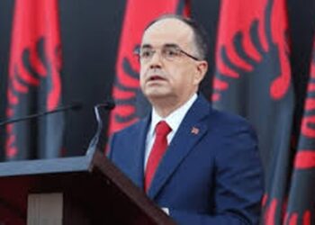 Begaj dekreton ish-kryebashkiakun e Vlorës si ambasador të Zvicrës