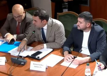 Balluku mungon, Këlliçi: Duhet të japë llogari për buxhetin dhe skandalin e Llogarasë
