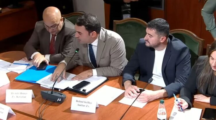 Balluku mungon, Këlliçi: Duhet të japë llogari për buxhetin dhe skandalin e Llogarasë