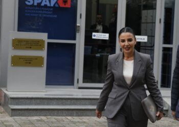 Gjykata e Posaçme pezullon nga detyra zv.kryeministren Balluku, e ndalon të dalë jashtë vendit