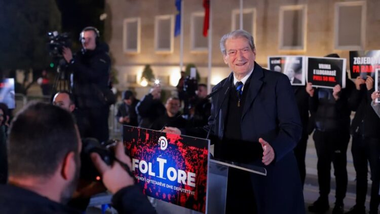 “13 km rrugë u nda në 14 lote”/ Berisha: Balluku rriti koston e Unazës në 450 milionë euro