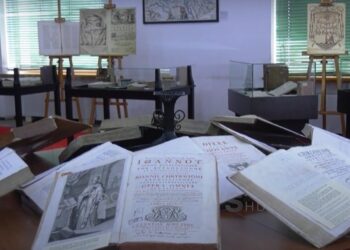 KOLEKSIONI I RRALLË I BIBLAVE/ Udhëtim në historinë e përkthimit të shkrimeve të shenjta në shqip