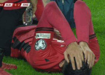 Vazhdon ta ndjekë fati i keq, Armando Broja lë fushën mes lotëve