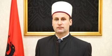 Kreu i KMSH, Bujar Spahiu uron shqiptarët për 28 Nëntorin: Zoti e bekoftë Shqipërinë