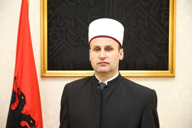 Kreu i KMSH, Bujar Spahiu uron shqiptarët për 28 Nëntorin: Zoti e bekoftë Shqipërinë