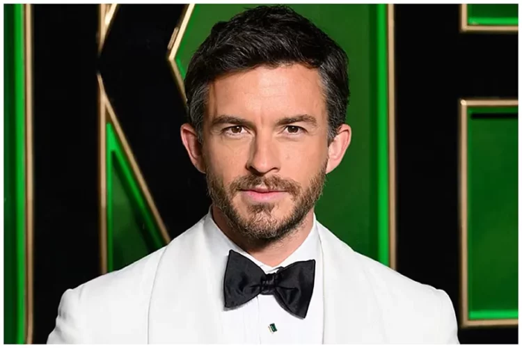 Jonathan Bailey shpallet “Burri më seksi në botë për 2025”, pasuria e tij kap 1.9 milionë dollarë