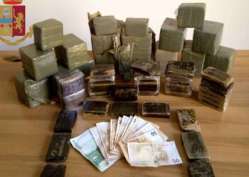 Itali/ Tre shqiptarë kapen me 20 kg hashash dhe 44,500 euro