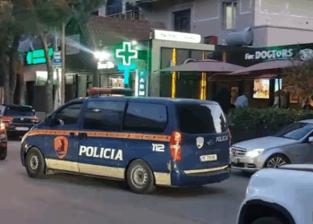 Durrës, një person i plagosur me armë zjarri, dërgohet në spital, reagon Policia