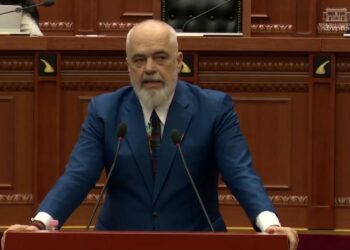 Rama shfrenon gjuhën në Kuvend për deputetët e opozitës: Mbetët kashtë e ko*e!