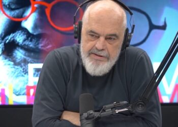 Pas skandaleve të qeverisë/ Rama kthehet nga feja: Po përgatis një libër iftari!