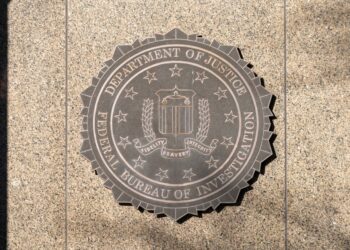 SHBA/ Punonjësi i FBI-së pushohet nga puna, sepse solli flamurin LGBTQ+ në zyrë