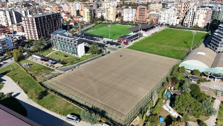 Një tjetër fushë futbolli po i shtohet Tiranës, punimet hyjnë në fazën finale
