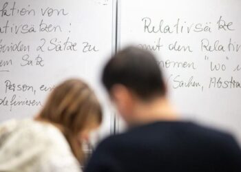 Studimi: Kush flet më shumë gjuhë, plaket më ngadalë!