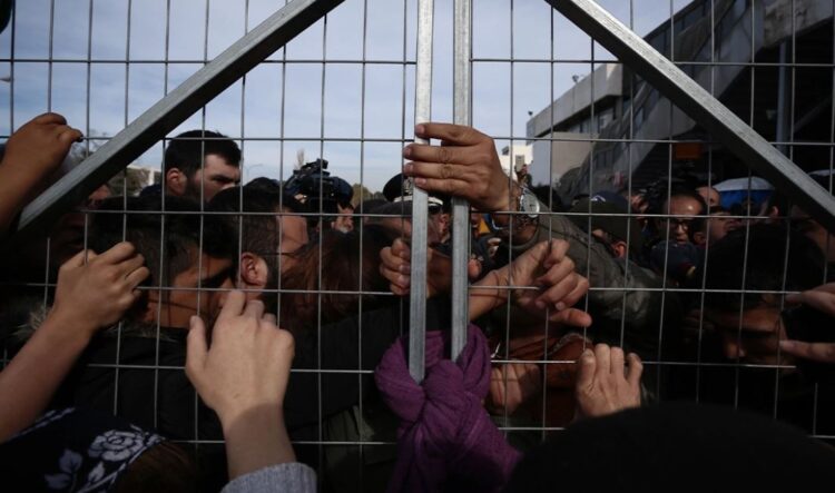 Shpërthejnë trazirat në kampin e emigrantëve në Greqi, 25 arrestime dhe 2 policë të plagosur