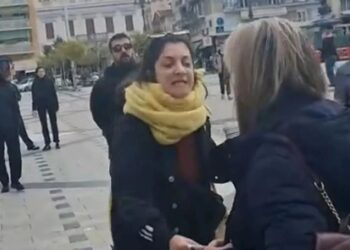 Incident në Patras, protestuesit sulmojnë deputeten e partisë së kryeministrit grek Mitsotakis