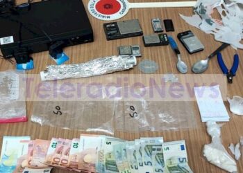 Sekreti i banesës në Napoli: Shqiptari dhe italiani kapen duke prodhuar kokainë në laboratorin e fshehur