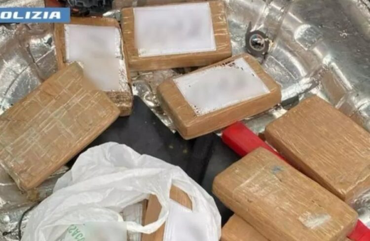Itali/ I riu shqiptar kapet me 10 kg kokainë të fshehur në bagazh