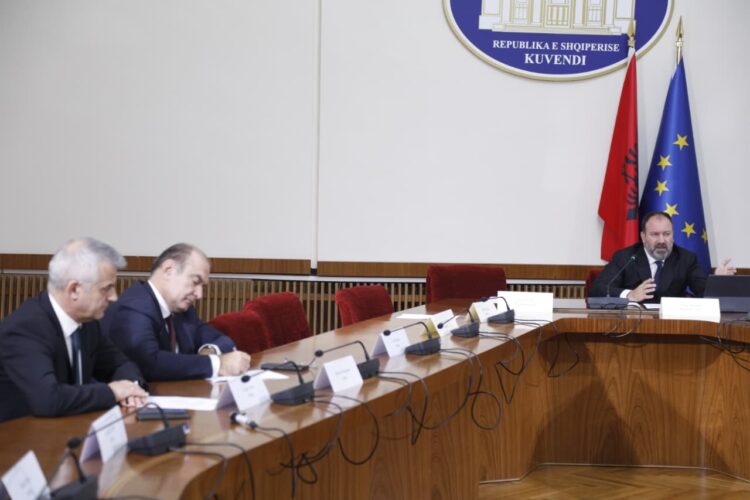 PD bojkoton komisionin e Reformës Territoriale, aleatët marrin pjesë në mbledhje