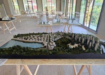 Kullat 30-katëshe në Liqenin e Farkës filluan para se të jepej leja! Kush janë VIP-at që qëndrojnë pas?