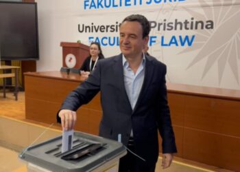 Raundi i dytë i zgjedhjeve lokale në Kosovë, voton Albin Kurti