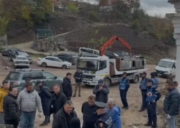 IKMT vijon shembjet në Librazhd, pronarët përplasen me Policinë