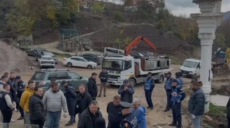 IKMT vijon shembjet në Librazhd, pronarët përplasen me Policinë