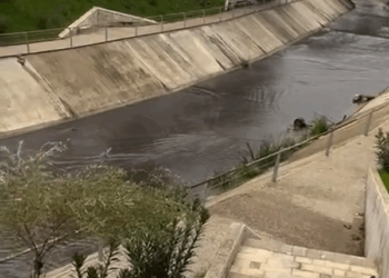 Ndotet sërish lumi Gjanica në Fier, kompanitë e naftës derdhin mbetjet hidrokarbure në ujë (Video)