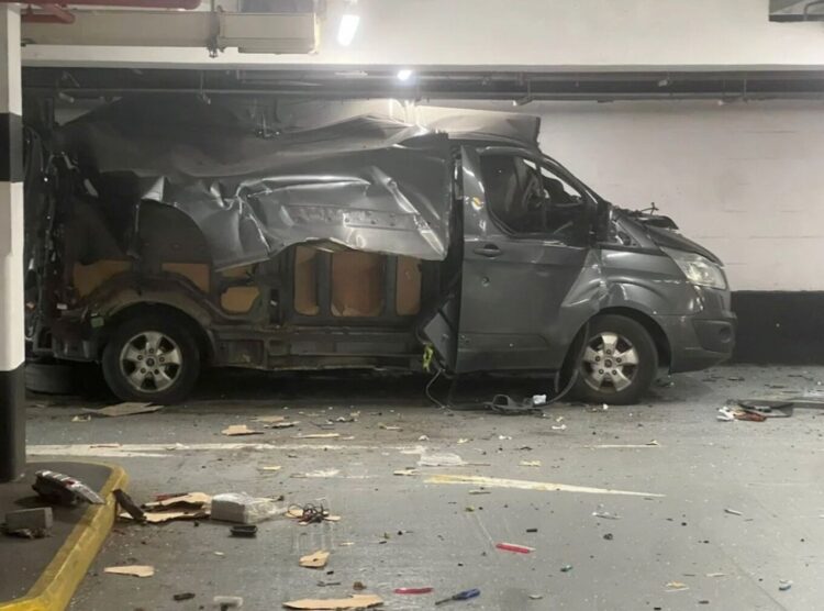 Shpërthen një furgon në një parking nëntokësor në Londër, një i plagosur me djegie