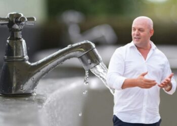 Dyfishohet çmimi i ujit në Librazhd, banorët kundërshtojnë rritjen