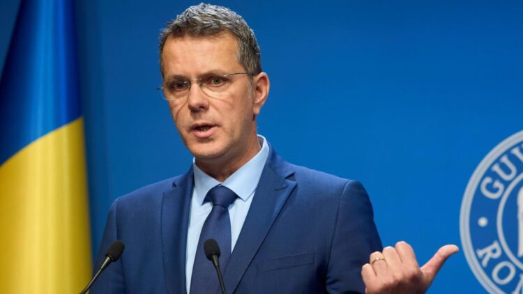 Gënjeu në CV-në e tij, ministri rumun i Mbrojtjes jep dorëheqjen pas 5 muajsh në detyrë