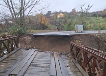Reshjet e dendura izolojnë disa fshatra në Mirditë, dëmtime të shumta në rrugë dhe ura
