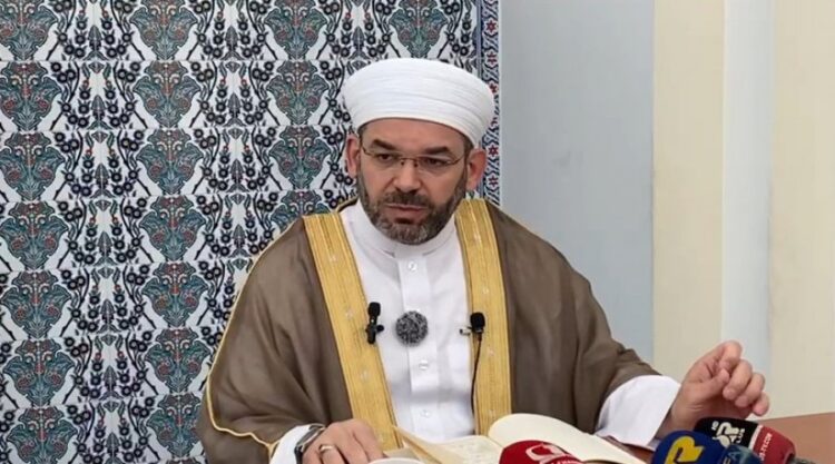 Heqja e tabelës me thënien profetike në xhaminë e Shkodrës, Myftiu: Drejtori i policisë një rrugaç