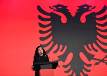 Vjosa Osmani uron 28 Nëntorin: Historia jonë është shkruar me gjak