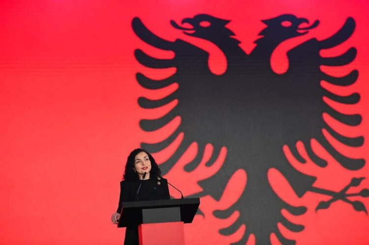 Vjosa Osmani uron 28 Nëntorin: Historia jonë është shkruar me gjak