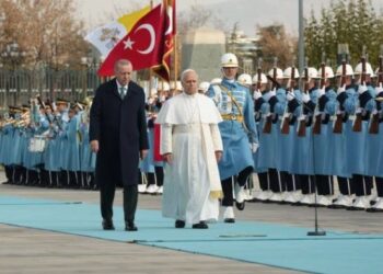 Papa Leoni pritet nga Erdogani në Ankara