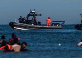 Macron i përgjigjet Starmer—nis bllokimi i anijeve të vogla në Kanal