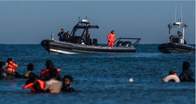 Macron i përgjigjet Starmer—nis bllokimi i anijeve të vogla në Kanal