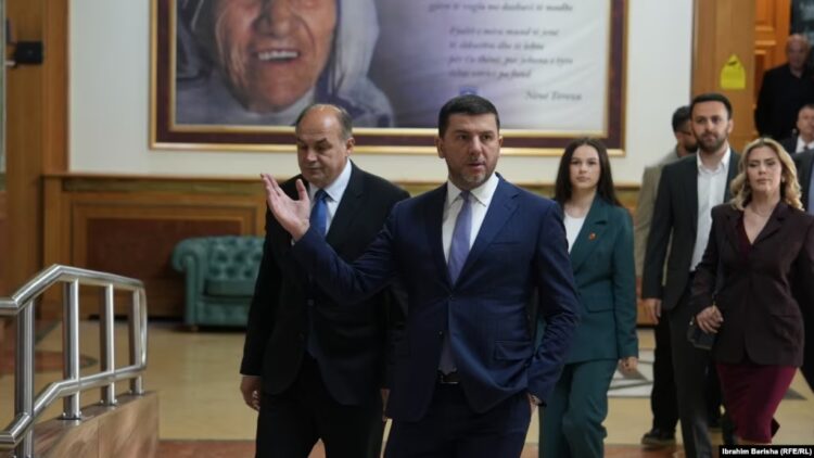 Çfarë po ndodh në Partinë Demokratike të Kosovës?