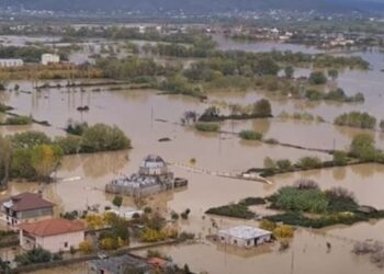 Moti i keq në Lezhë/ Çahen argjinaturat në Tale, rrezikohen nga përmbytjet disa banesa