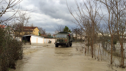 ‘Argjinatura të çara dhe zona pa energji elektrike’, Qarku Korçë përballet me dëme nga reshjet