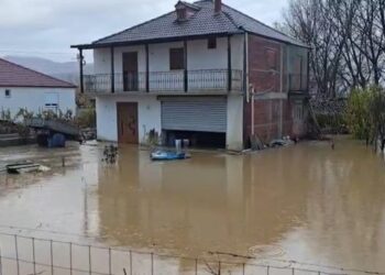 Çahet argjinatura e lumit Bistricë, përmbyten banesa dhe qindra hektarë tokë bujqësore