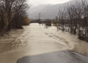 Përmbytjet në Lezhë/ Banori i Tales: Pompat e hidrovorit i lanë të fikura gjithë natën