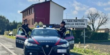 Tentoi t’i arratisej karabinierëve, arrestohet shoferi shqiptar në Bolonja