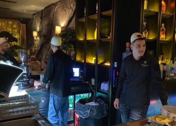 Prizreni feston me shpirt shqiptarie: Kamerierët shërbejnë me plis për Festat e Nëntorit