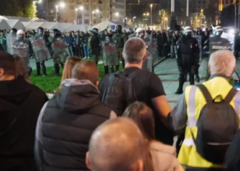 Policia serbe arreston 37 persona pas përleshjeve antiqeveritare