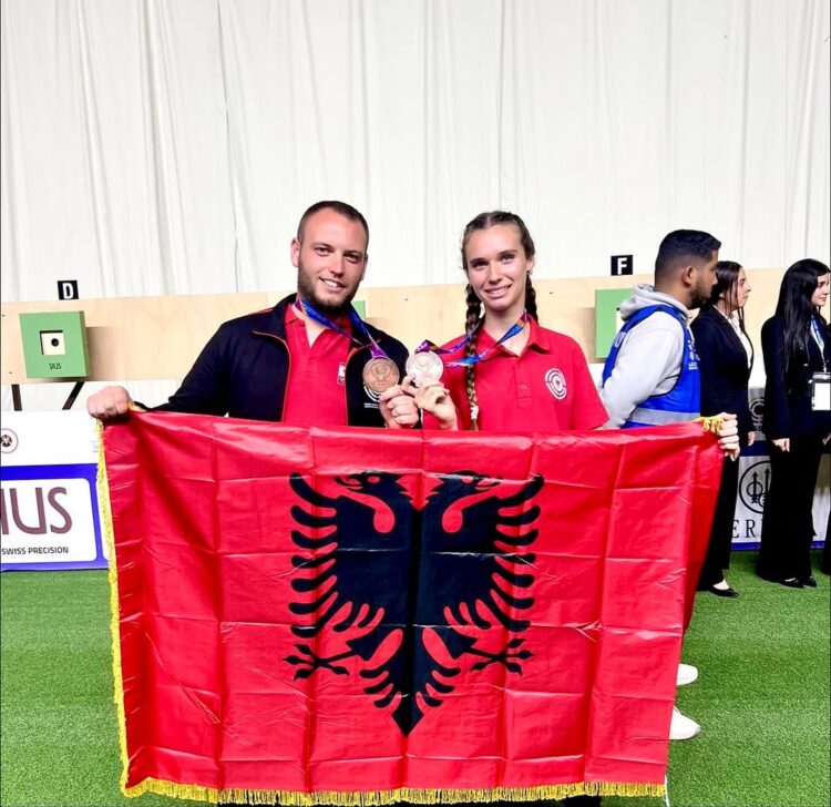 Sportistët shqiptarë na bënë krenarë, medalje bronzi në Kampionatin Botëror të Qitjes