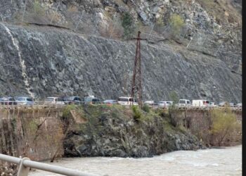 (VIDEO) Radhë kilometrike në aksin Librazhd–Elbasan, trafiku i paralizuar prej disa orësh